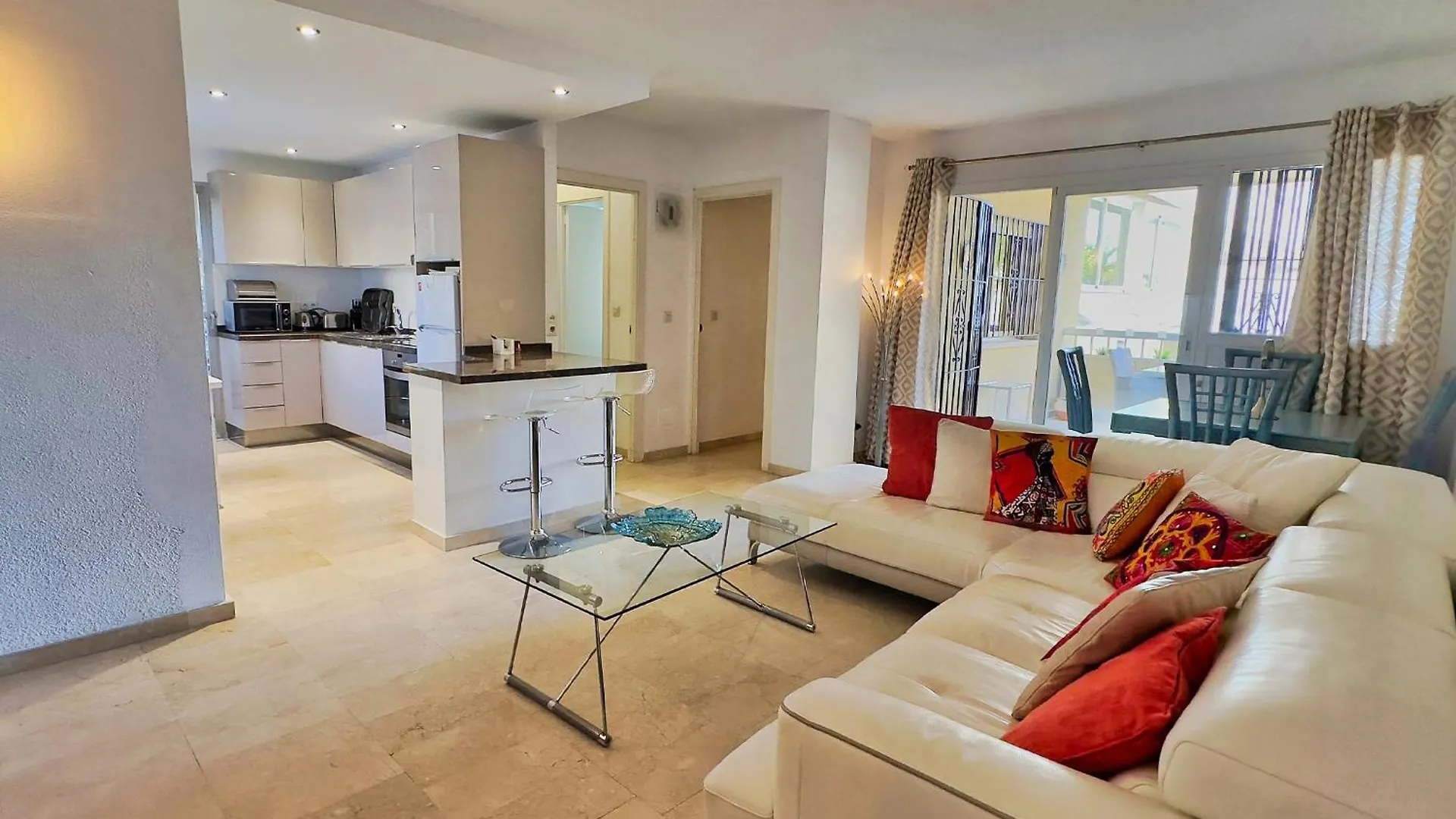 Central Two Bedroom Apartment On The Second Line Of The Beach In Marbella. Espanha