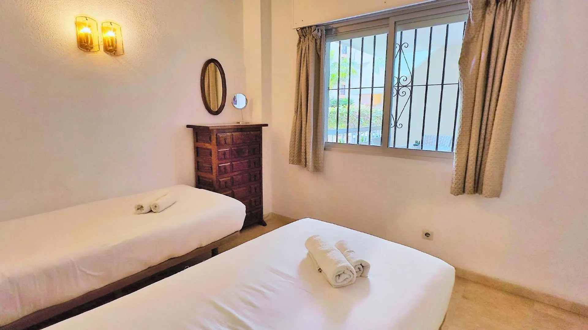 Central Two Bedroom Apartment On The Second Line Of The Beach In Marbella. Espanha